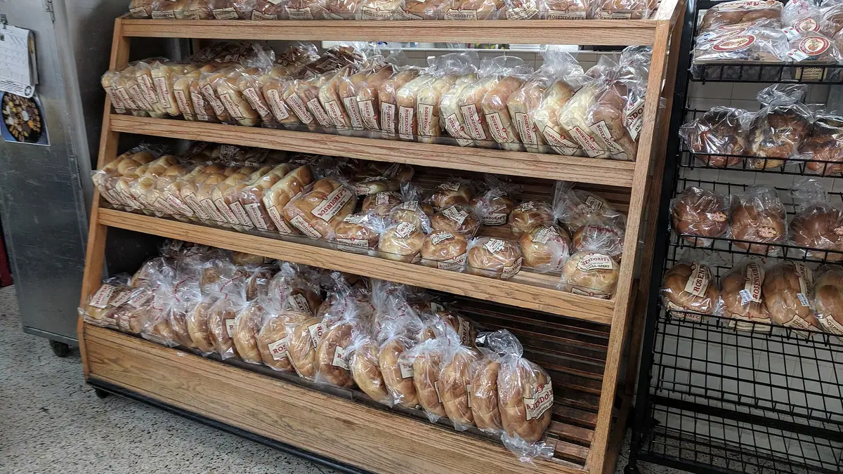 Bayne's – bakery in Alva town centre